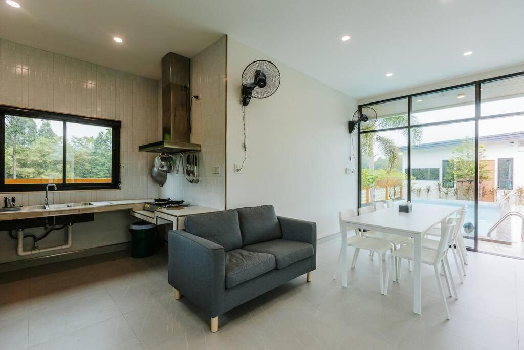 Cheeva Pool Villa Khao Lak Bagian luar foto
