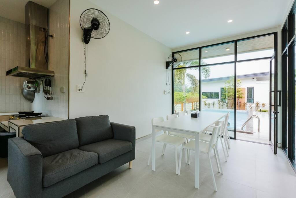 Cheeva Pool Villa Khao Lak Bagian luar foto