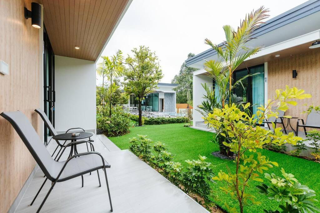 Cheeva Pool Villa Khao Lak Bagian luar foto