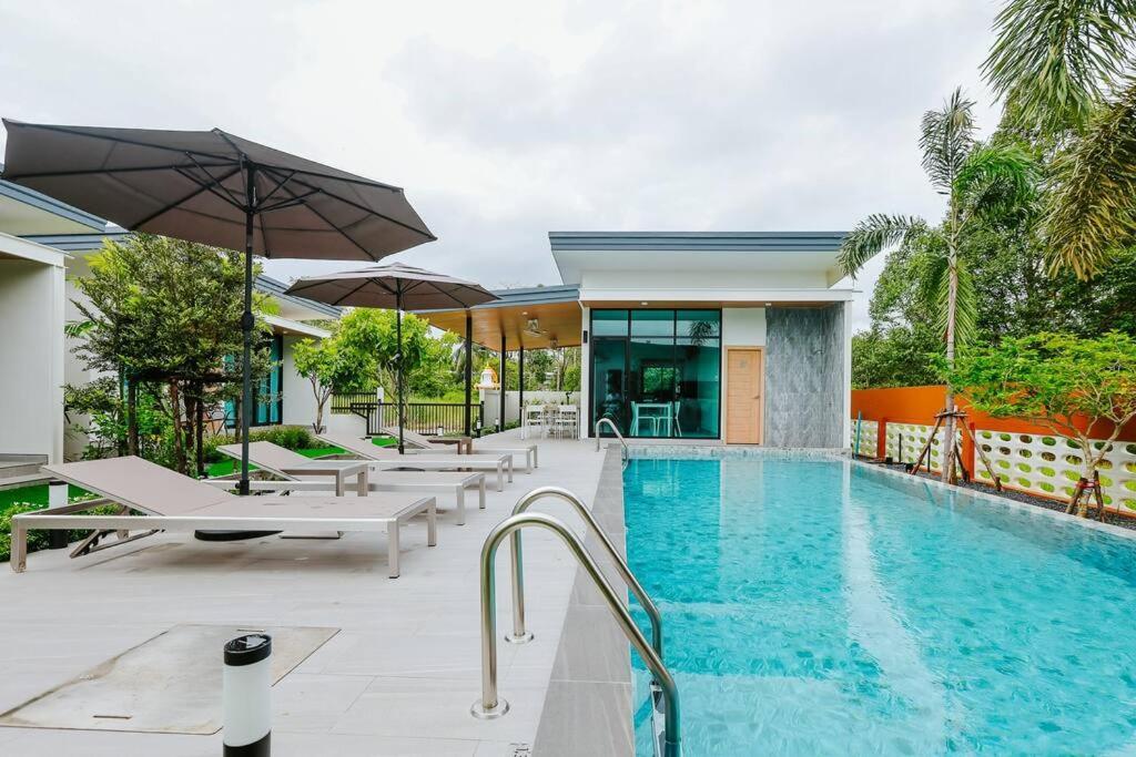 Cheeva Pool Villa Khao Lak Bagian luar foto